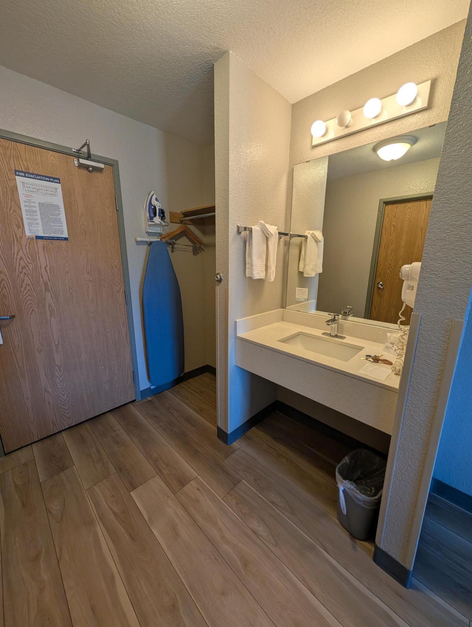 Days Inn & Suites By Wyndham Castle Rock Εξωτερικό φωτογραφία