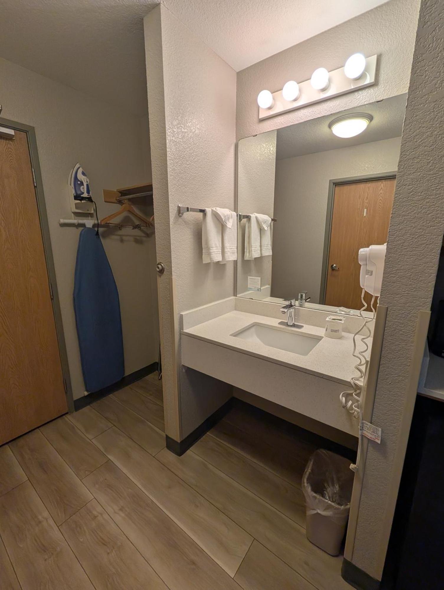 Days Inn & Suites By Wyndham Castle Rock Εξωτερικό φωτογραφία
